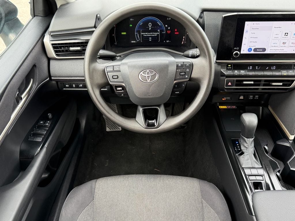 2025 Toyota Camry Hybrid LE