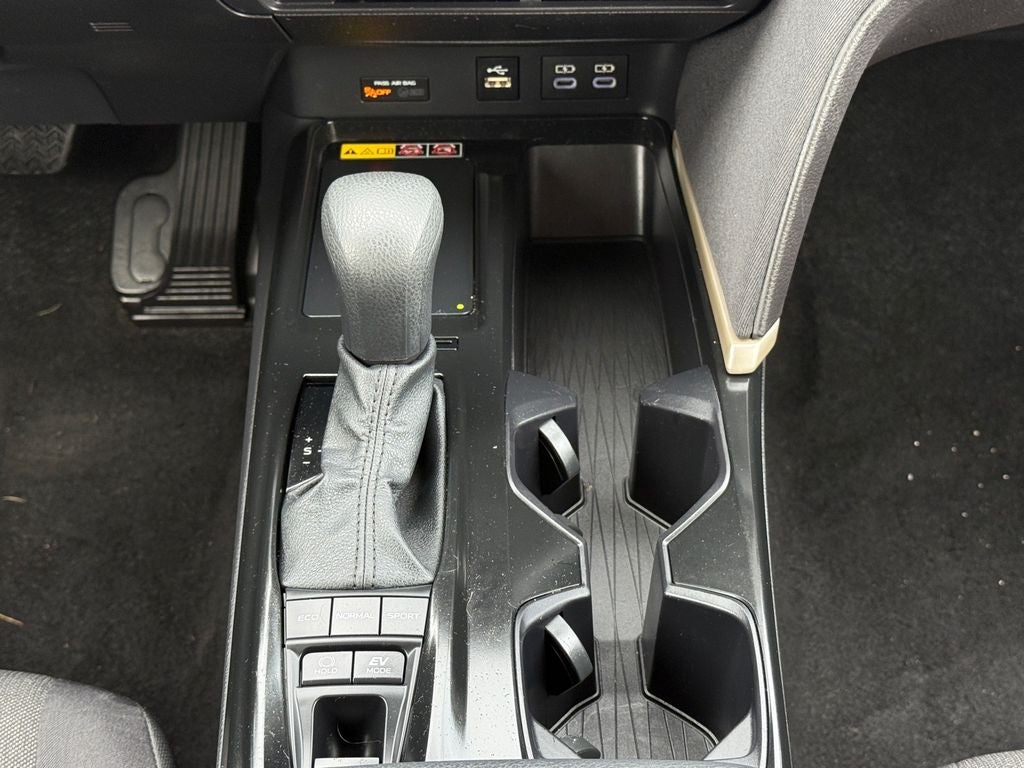 2025 Toyota Camry Hybrid LE