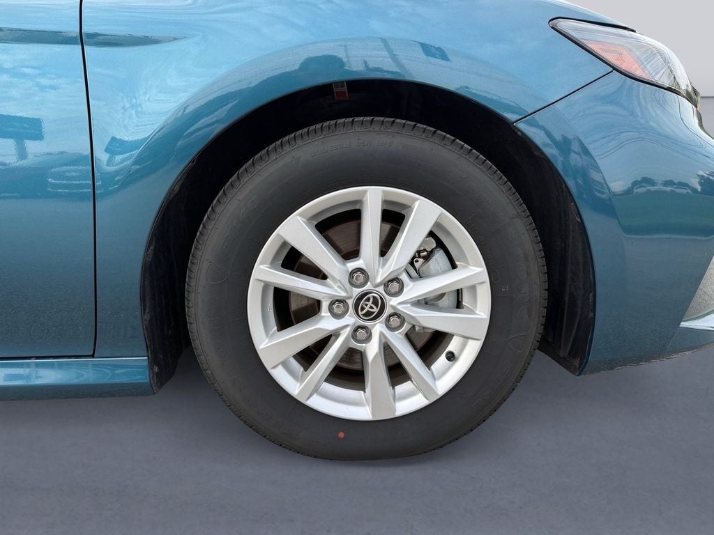 2025 Toyota Camry Hybrid LE