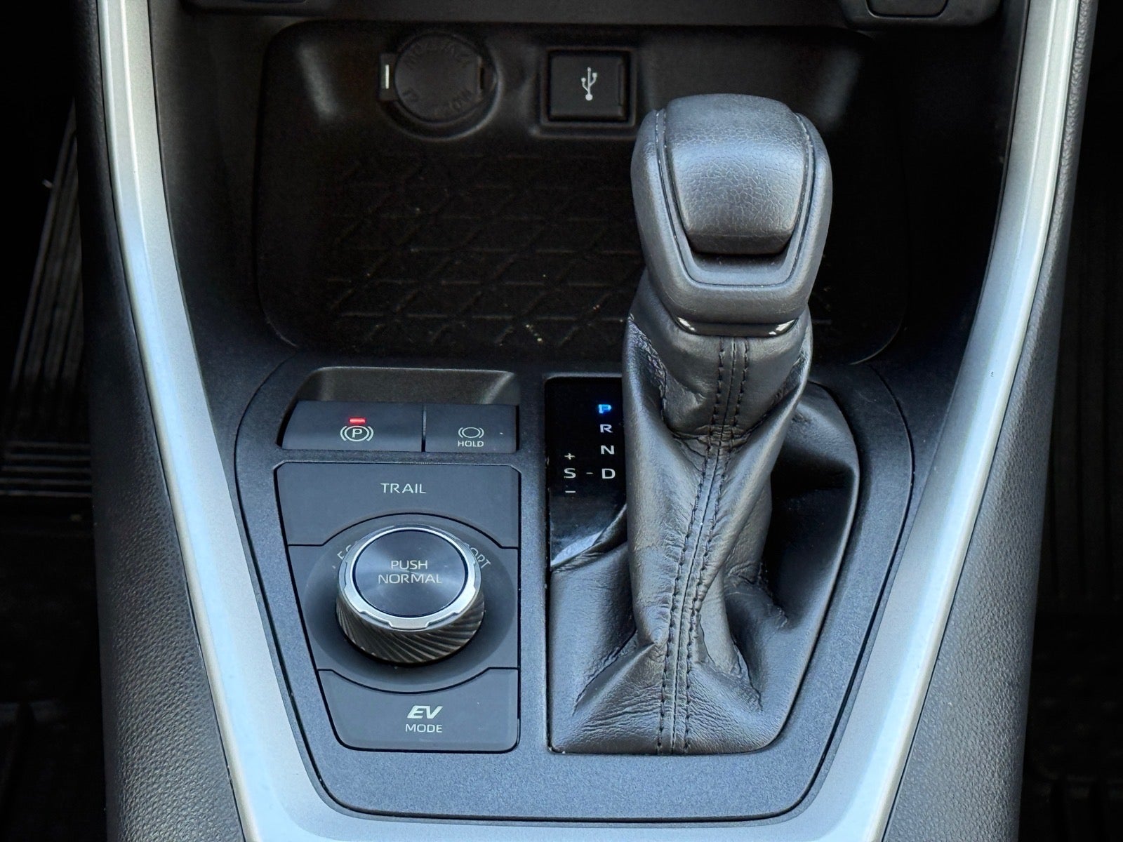 2020 Toyota RAV4 Hybrid LE