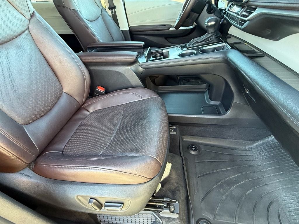 2023 Toyota Sienna Platinum