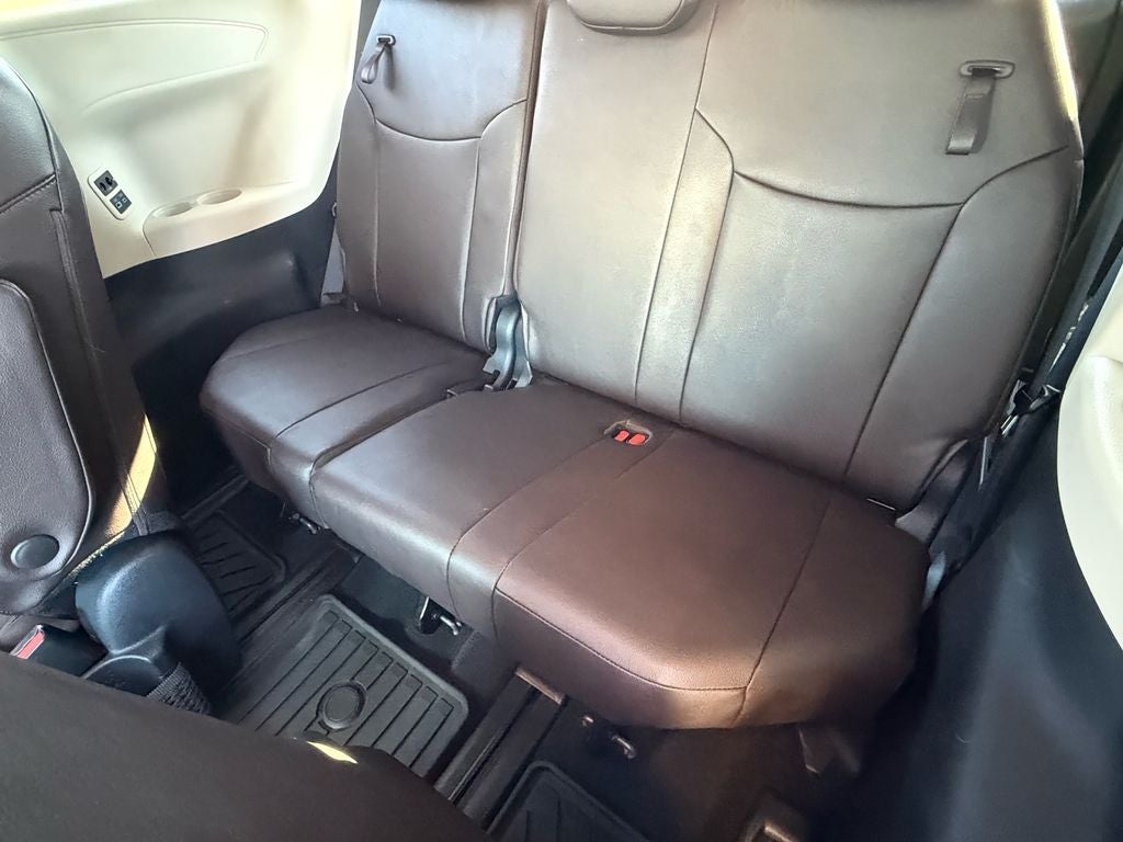 2023 Toyota Sienna Platinum