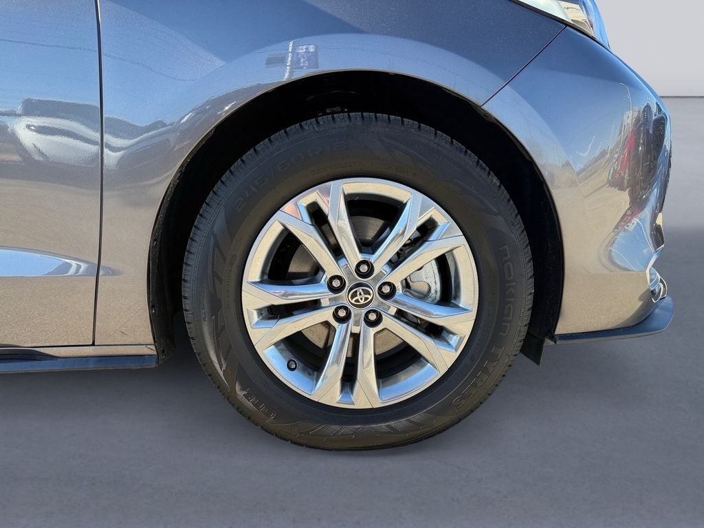 2023 Toyota Sienna Platinum