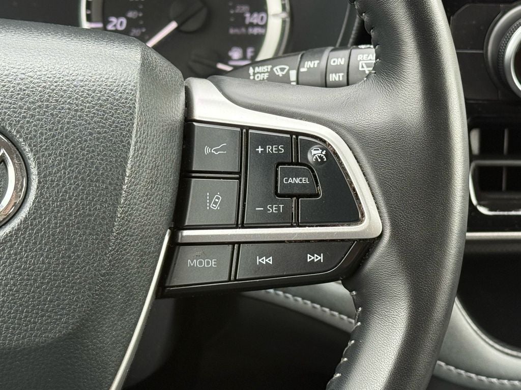 2025 Toyota Highlander LE