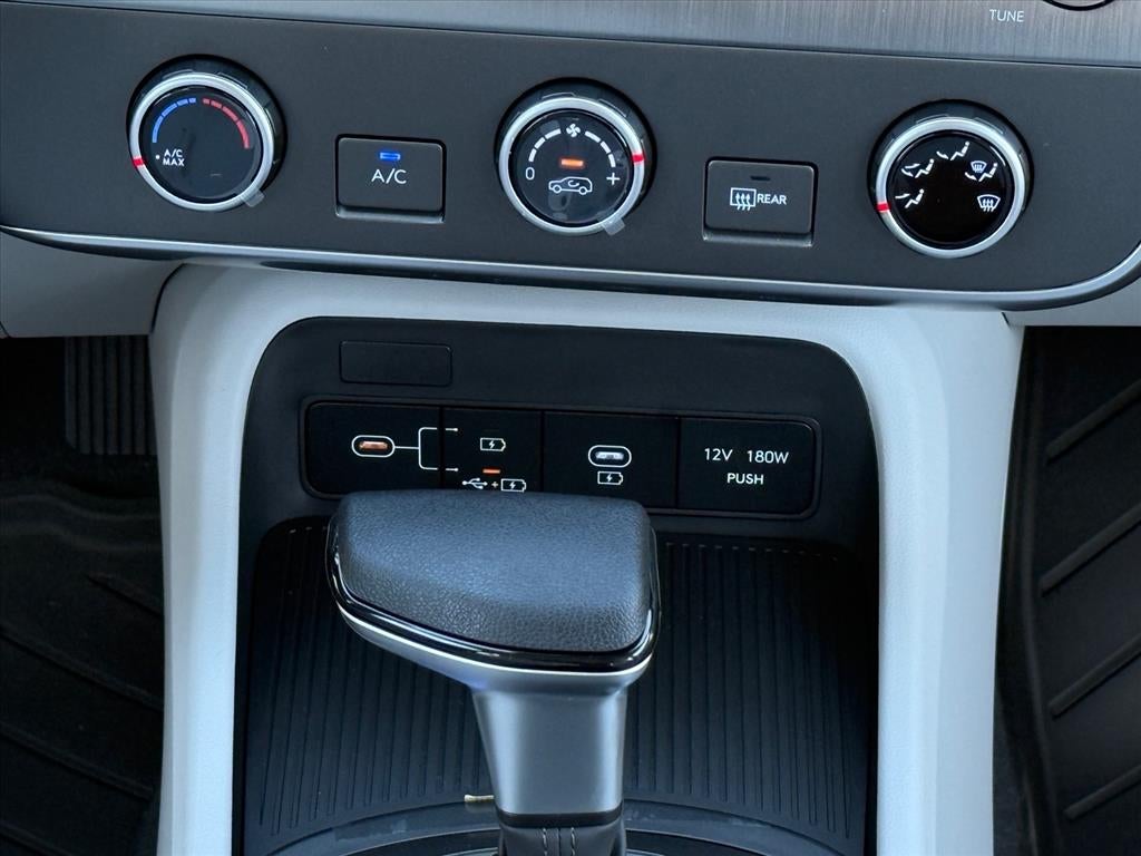 2027 Hyundai KONA SE