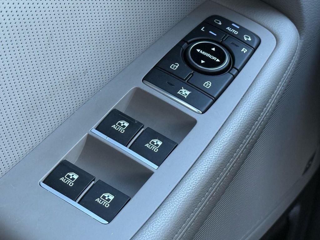 2016 Hyundai GENESIS 3.8L