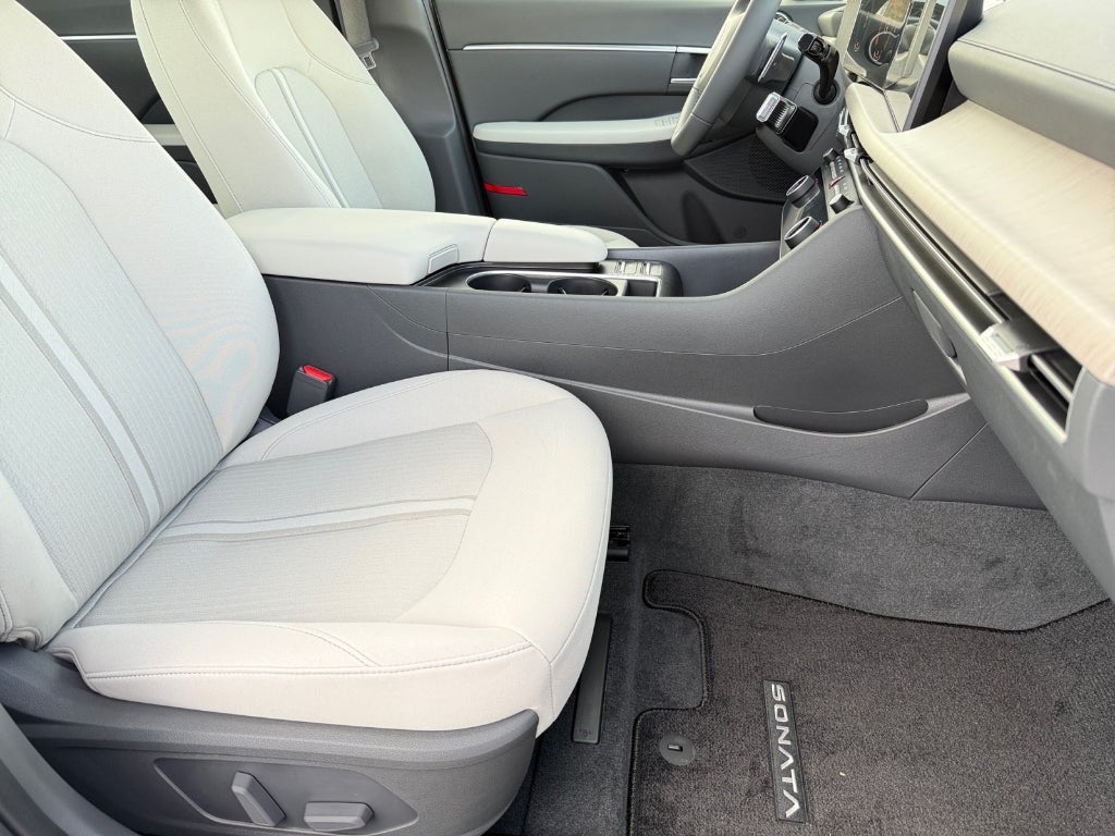 2025 Hyundai SONATA HYBRID SEL