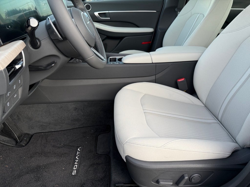 2025 Hyundai SONATA HYBRID SEL