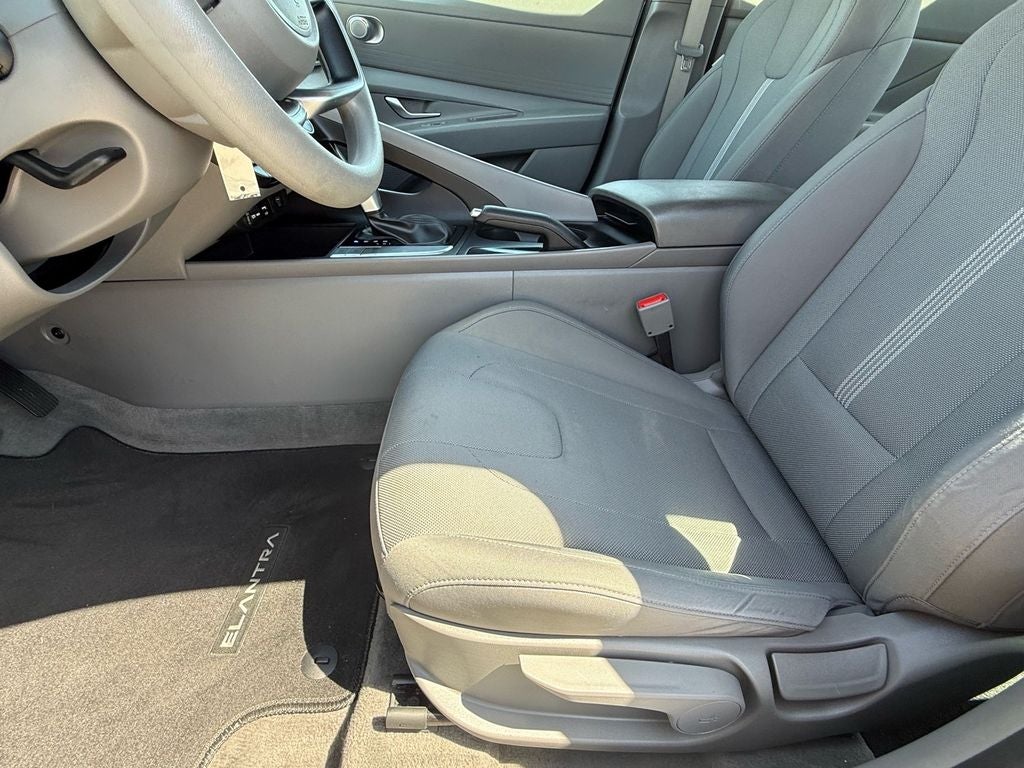 2024 Hyundai ELANTRA SE