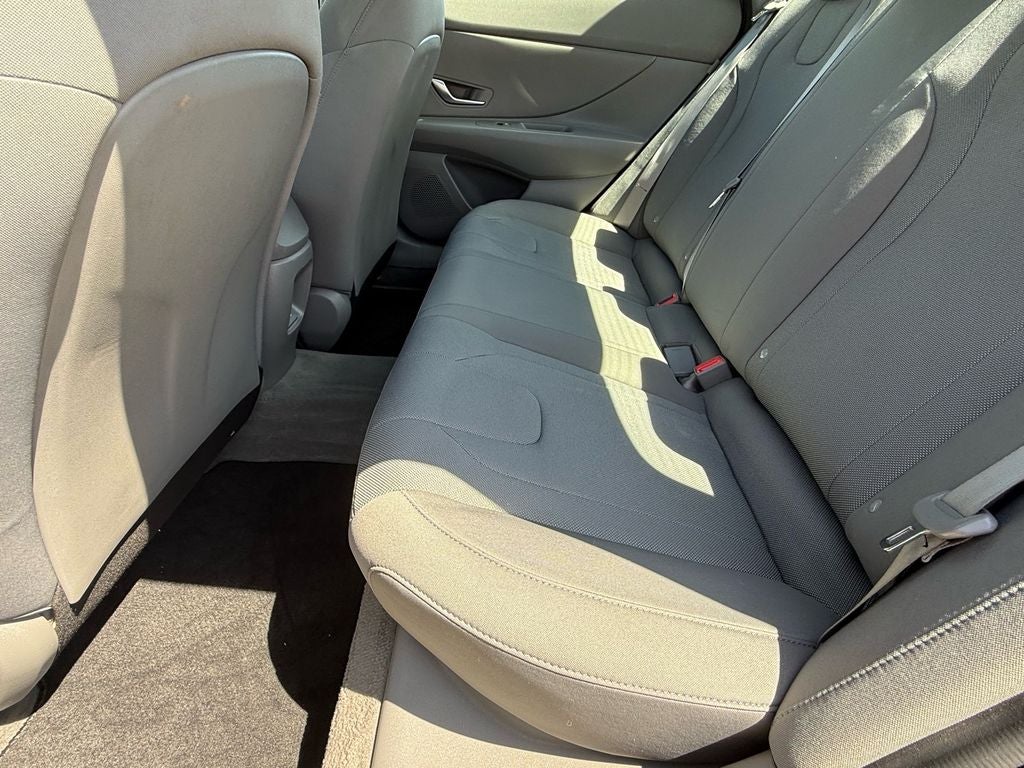 2024 Hyundai ELANTRA SE