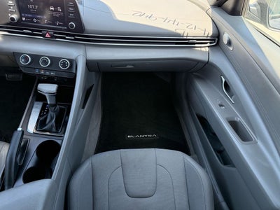 2024 Hyundai ELANTRA SE