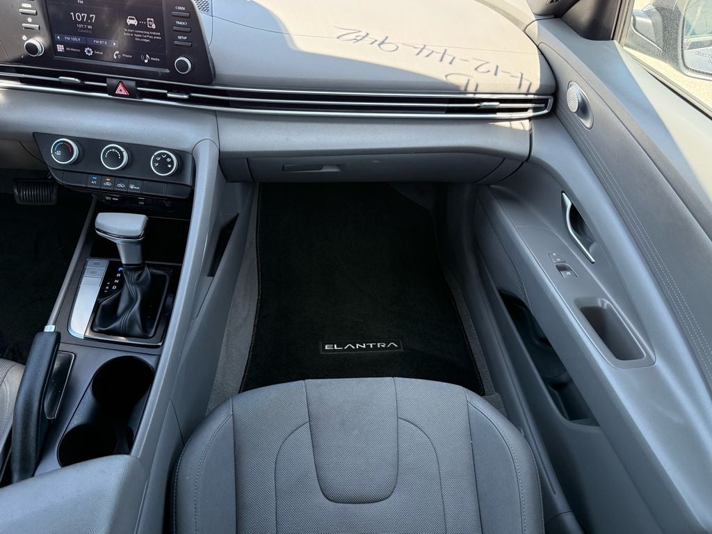 2024 Hyundai ELANTRA SE