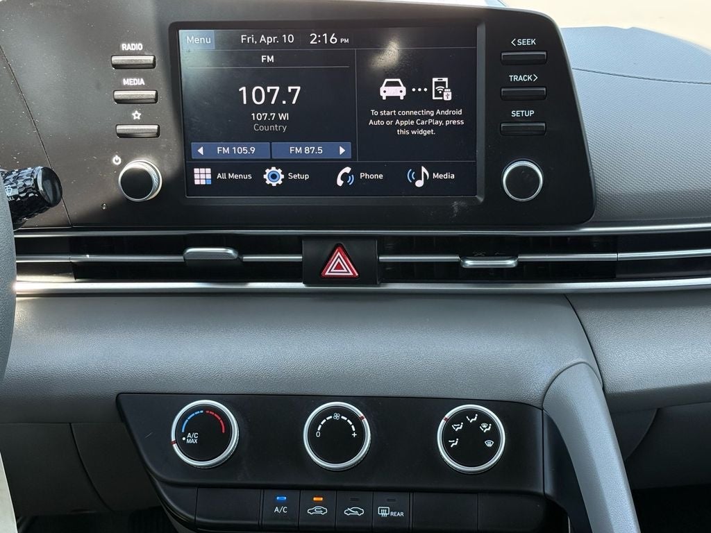 2024 Hyundai ELANTRA SE