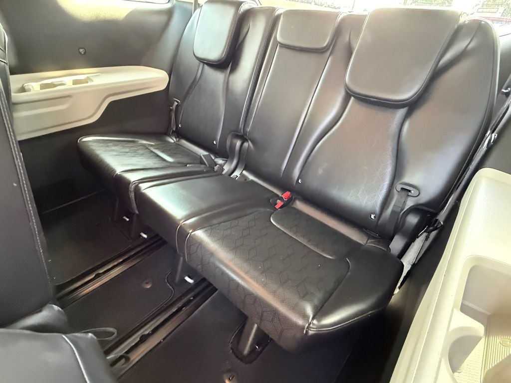 2023 Kia Carnival LX