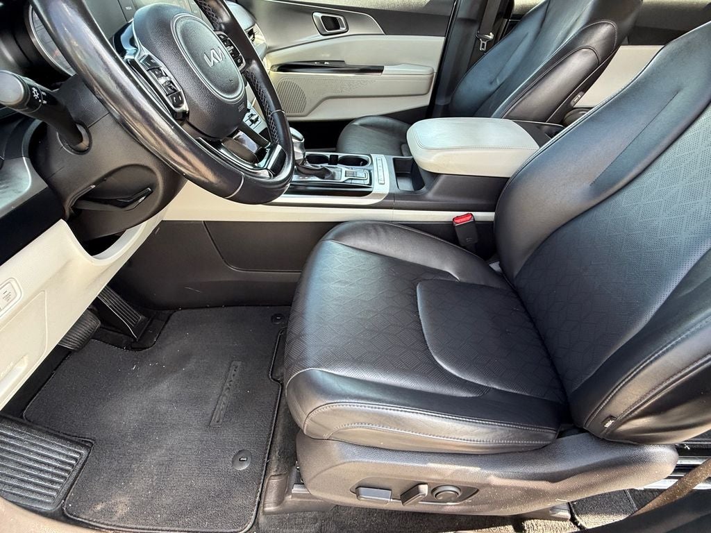 2023 Kia Carnival LX