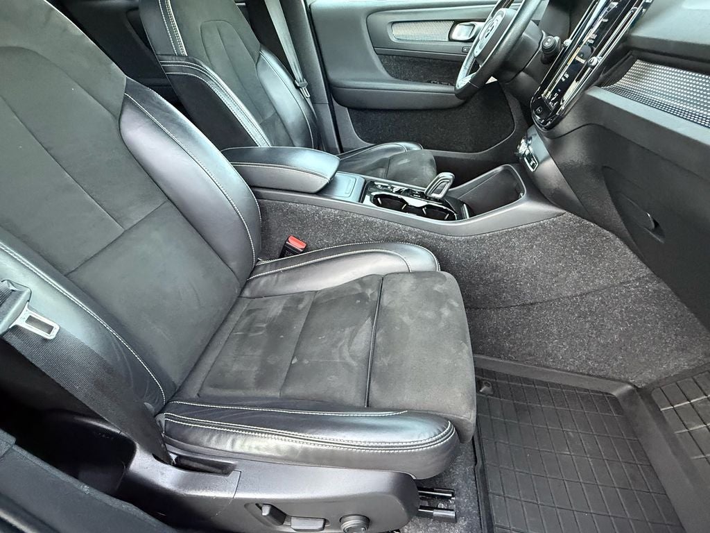 2021 Volvo XC40 R-Design