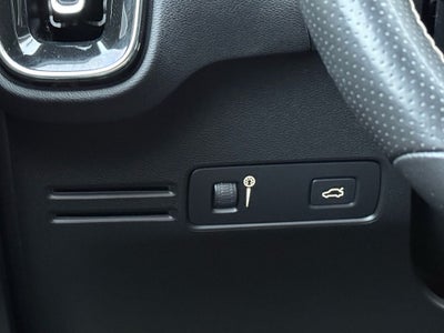 2021 Volvo XC40 R-Design