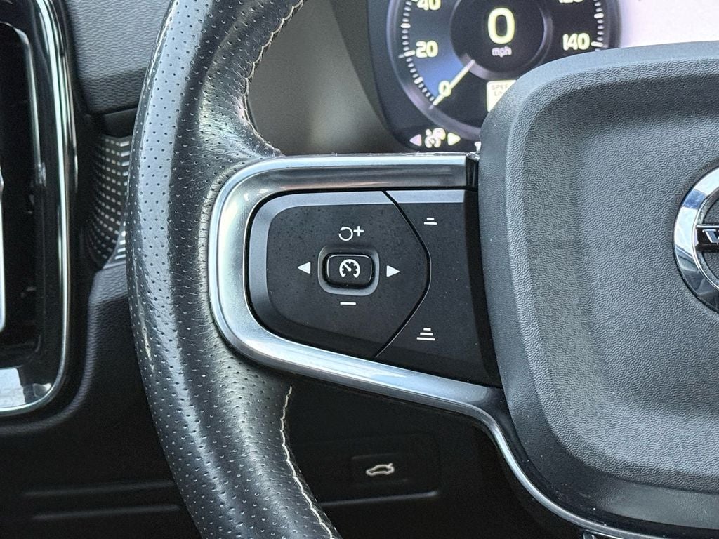 2021 Volvo XC40 R-Design