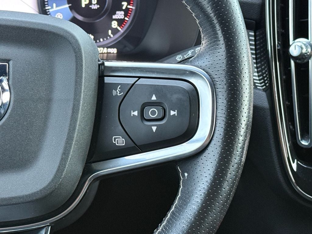 2021 Volvo XC40 R-Design