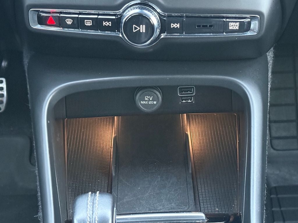 2021 Volvo XC40 R-Design